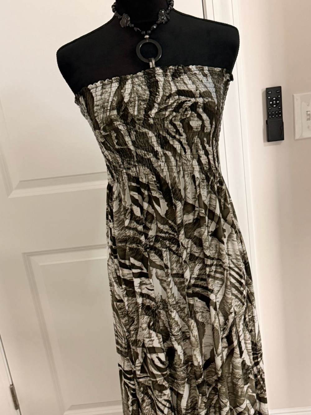 Just LoveStrapless Maxi Dress Halter Tie Back Brown Print Y2K Boho
